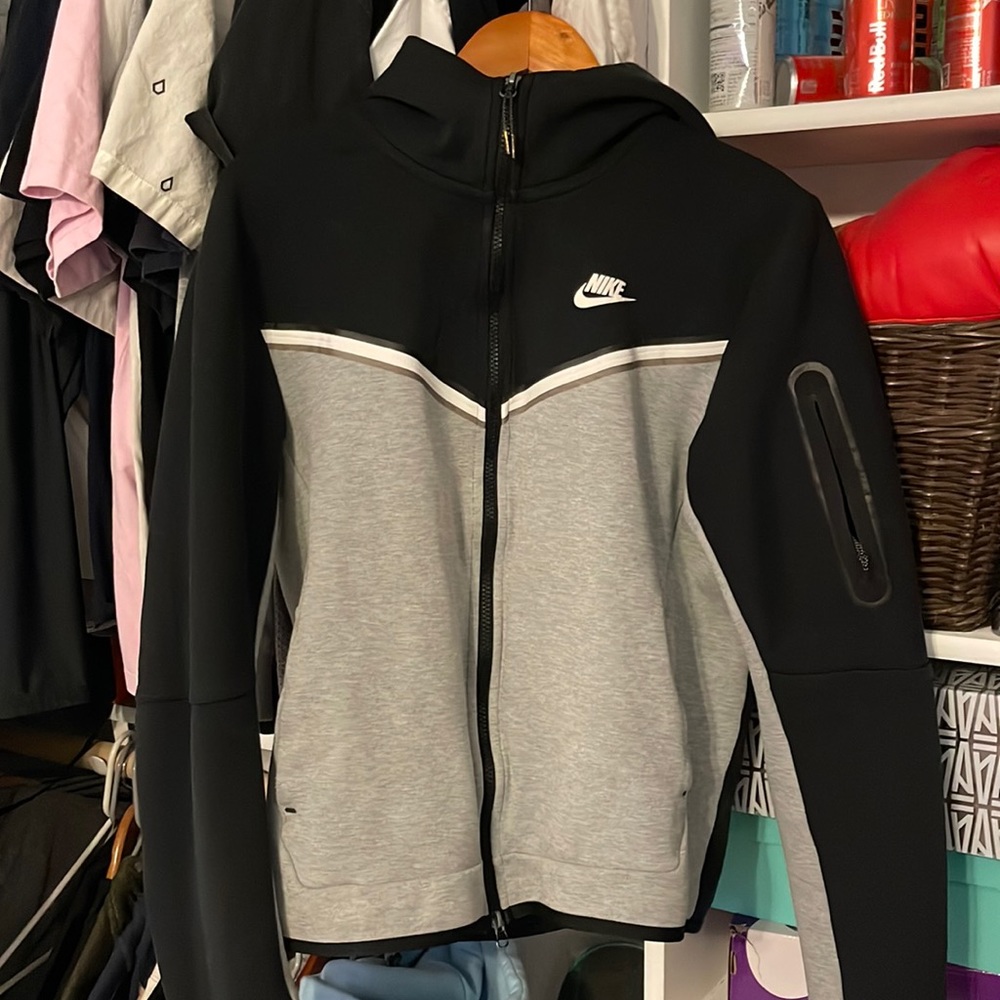 Men’s Nike Tech - Medium